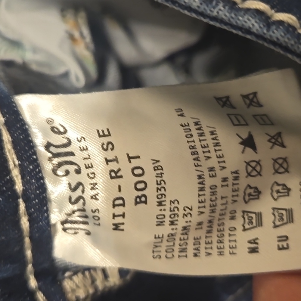 💥✨️Miss Me Dark Blue Jeans with Gold Embellishments - Picture 6 of 8
